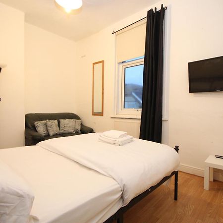 Barton Seaview, Self Catering Studio Apartments, Promenade & Central Beach Location, Families, Couples Or 23 Years Plus Only, Free Parking Blackpool Exteriér fotografie