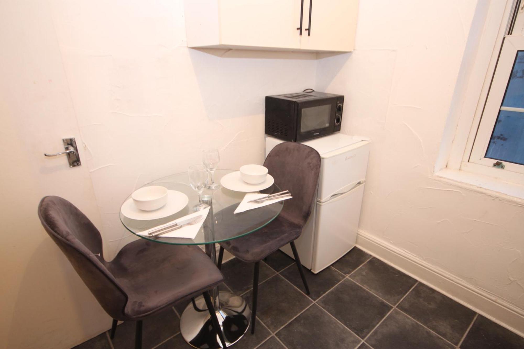 Barton Seaview, Self Catering Studio Apartments, Promenade & Central Beach Location, Families, Couples Or 23 Years Plus Only, Free Parking Blackpool Pokoj fotografie