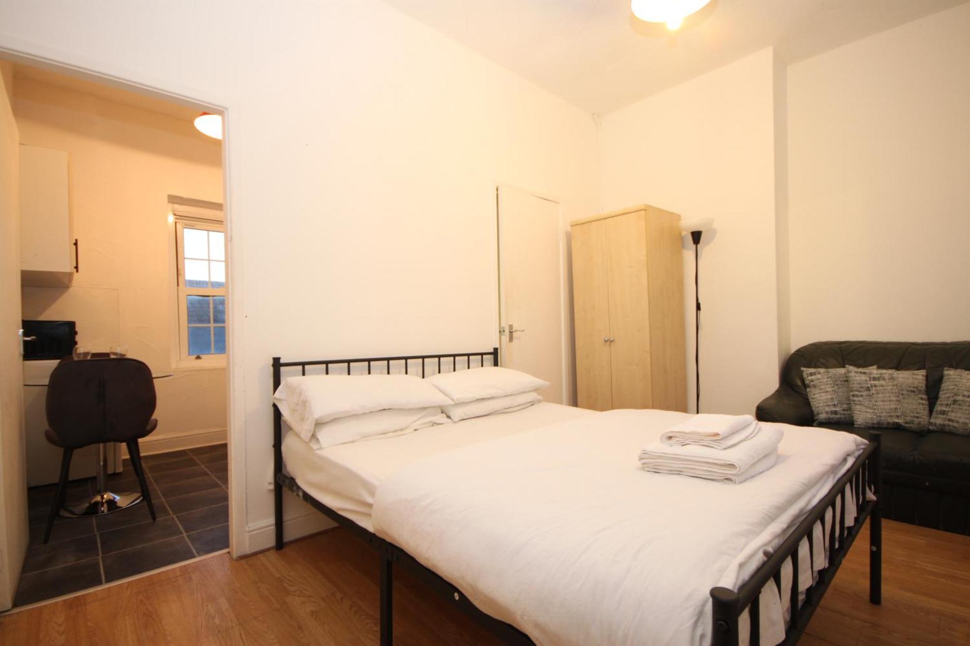 Barton Seaview, Self Catering Studio Apartments, Promenade & Central Beach Location, Families, Couples Or 23 Years Plus Only, Free Parking Blackpool Pokoj fotografie