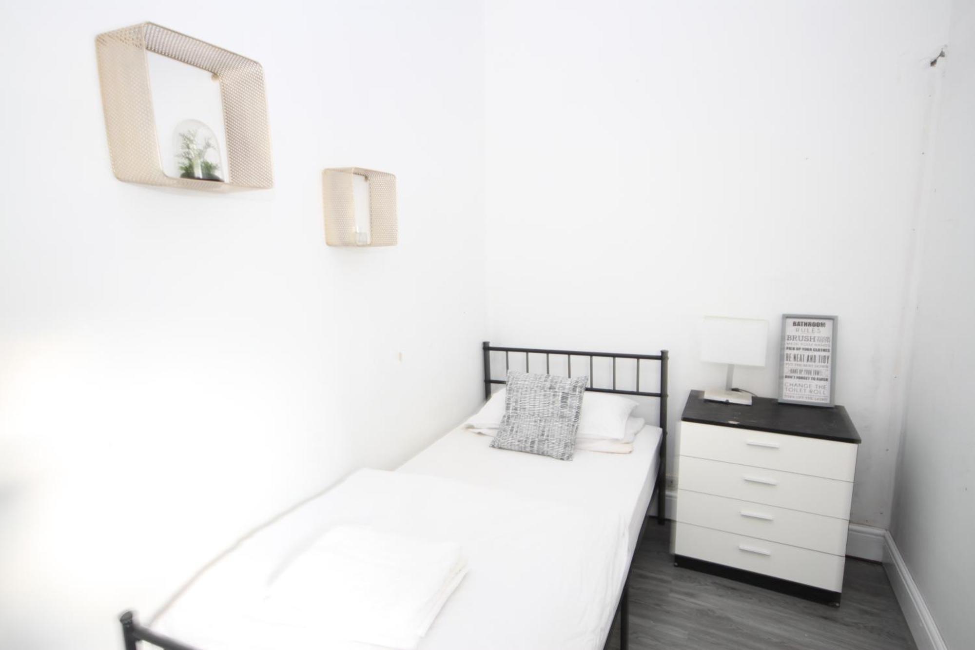 Barton Seaview, Self Catering Studio Apartments, Promenade & Central Beach Location, Families, Couples Or 23 Years Plus Only, Free Parking Blackpool Exteriér fotografie