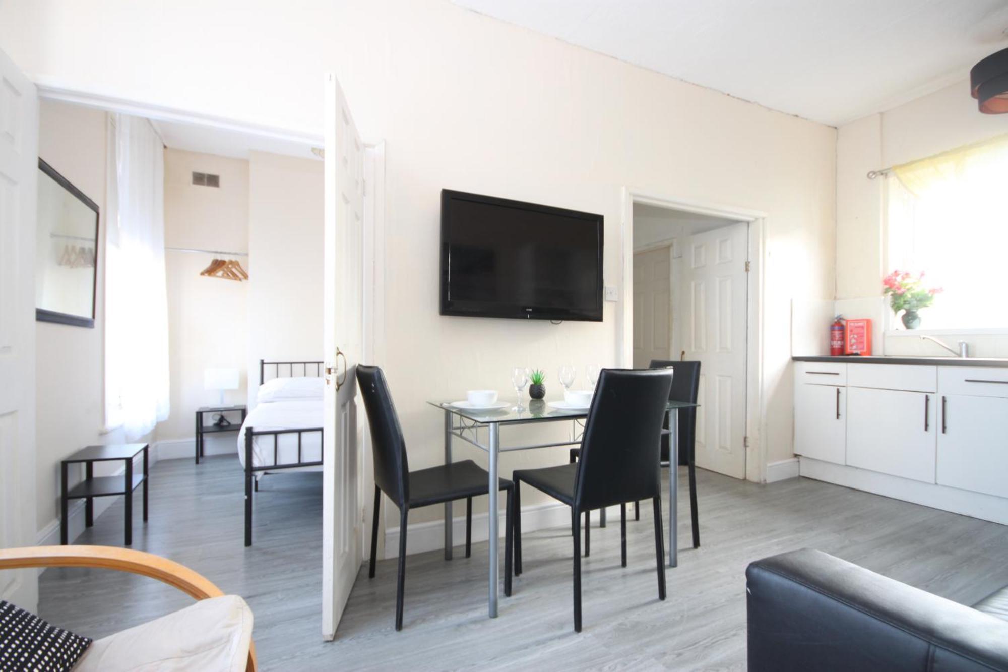 Barton Seaview, Self Catering Studio Apartments, Promenade & Central Beach Location, Families, Couples Or 23 Years Plus Only, Free Parking Blackpool Exteriér fotografie