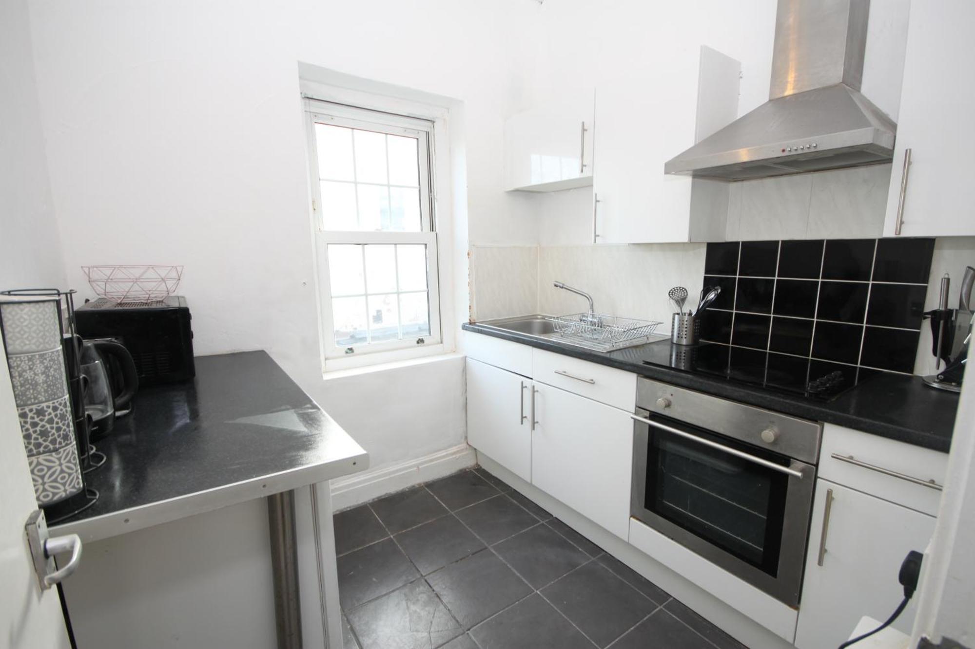 Barton Seaview, Self Catering Studio Apartments, Promenade & Central Beach Location, Families, Couples Or 23 Years Plus Only, Free Parking Blackpool Pokoj fotografie