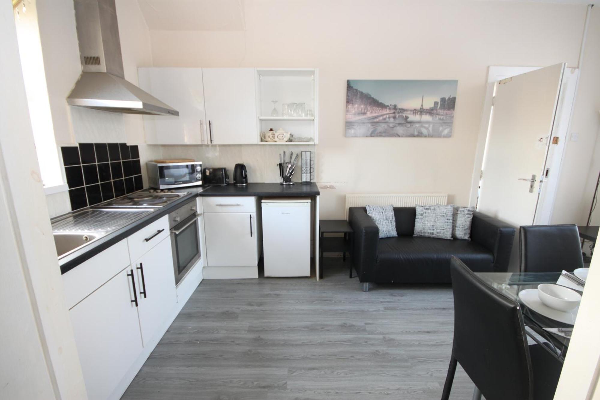 Barton Seaview, Self Catering Studio Apartments, Promenade & Central Beach Location, Families, Couples Or 23 Years Plus Only, Free Parking Blackpool Exteriér fotografie