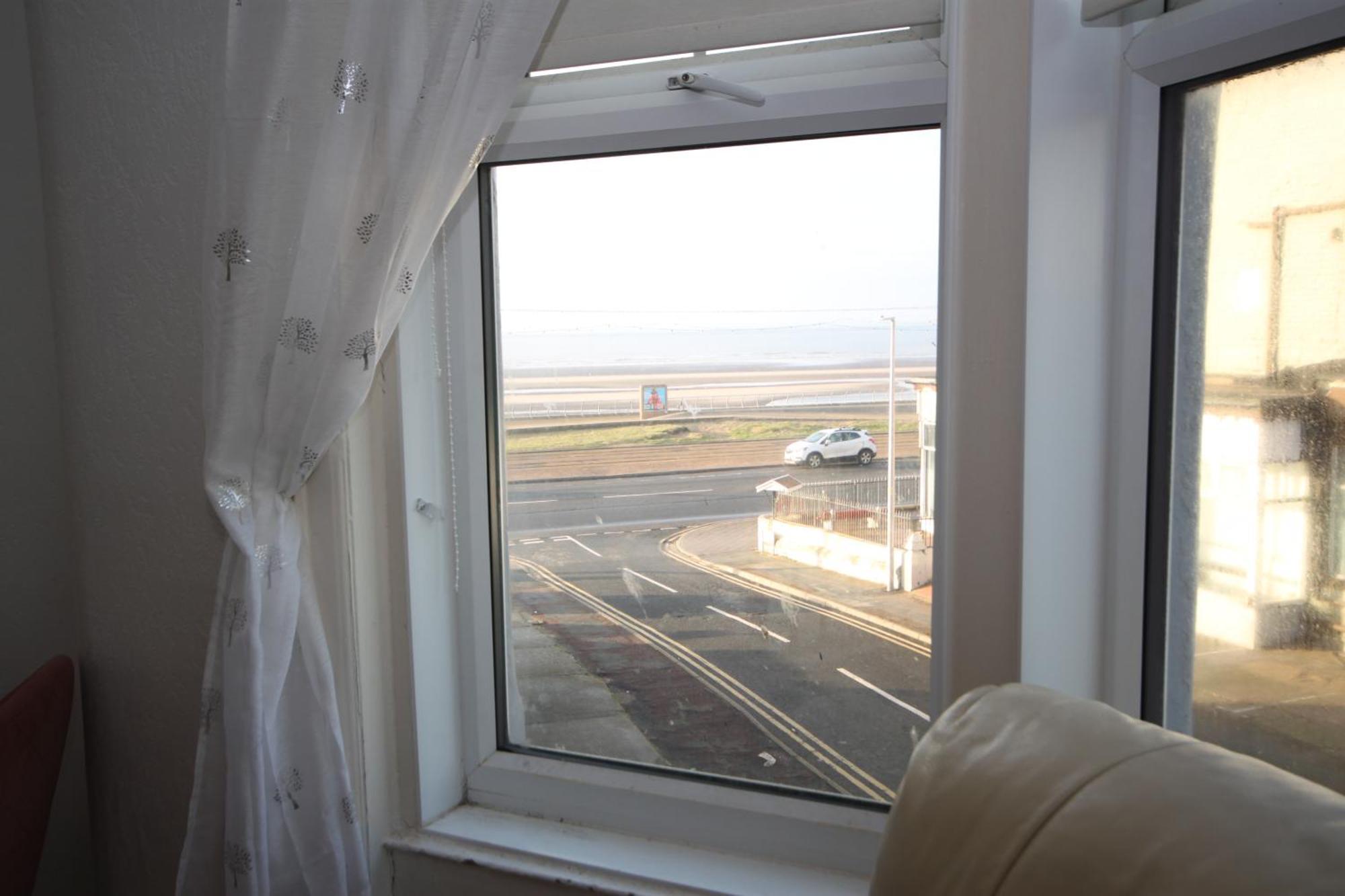 Barton Seaview, Self Catering Studio Apartments, Promenade & Central Beach Location, Families, Couples Or 23 Years Plus Only, Free Parking Blackpool Exteriér fotografie