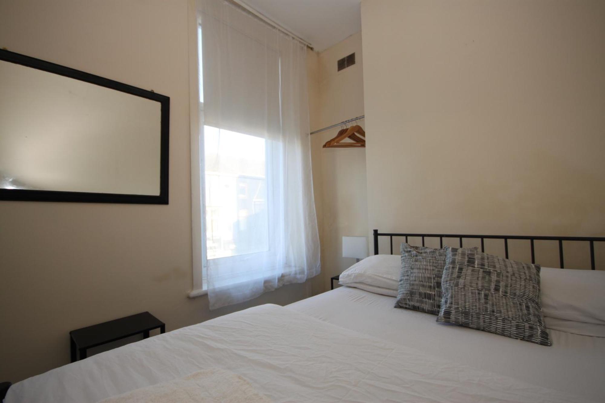 Barton Seaview, Self Catering Studio Apartments, Promenade & Central Beach Location, Families, Couples Or 23 Years Plus Only, Free Parking Blackpool Pokoj fotografie