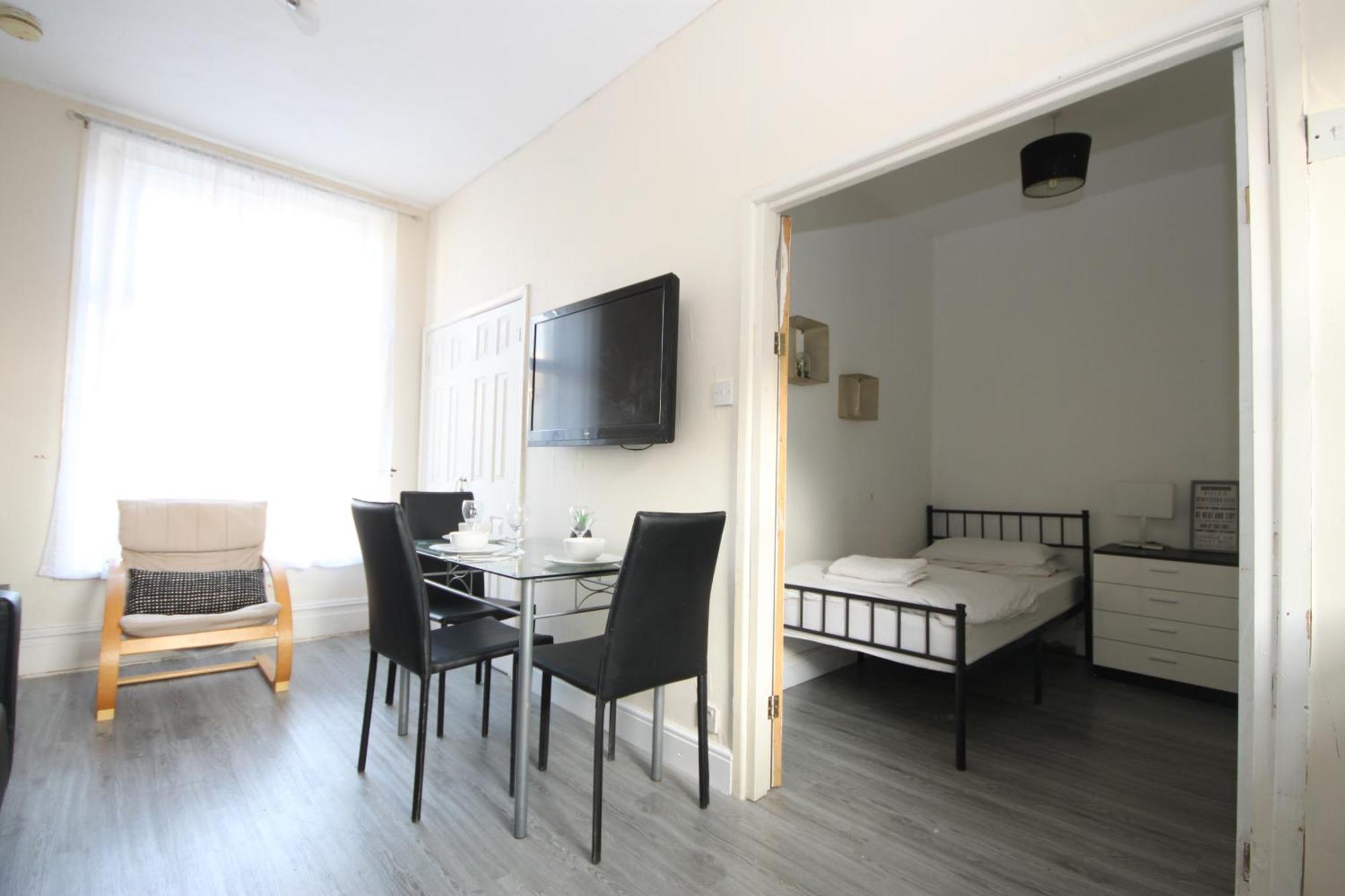 Barton Seaview, Self Catering Studio Apartments, Promenade & Central Beach Location, Families, Couples Or 23 Years Plus Only, Free Parking Blackpool Exteriér fotografie