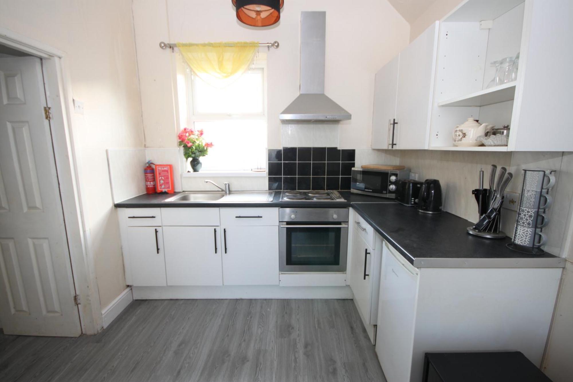 Barton Seaview, Self Catering Studio Apartments, Promenade & Central Beach Location, Families, Couples Or 23 Years Plus Only, Free Parking Blackpool Exteriér fotografie